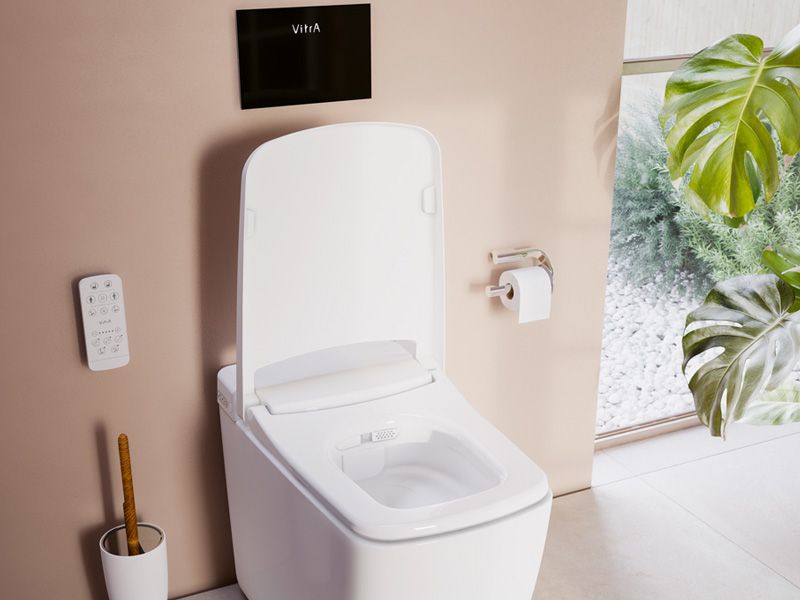 vitra Modernes Dusch-WC mit Fernbedienung und Blick ins Grüne.