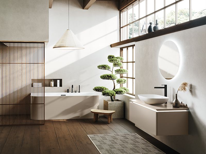 Japanisch inspiriertes Bad mit freistehender Wanne, Waschtisch und Bonsai