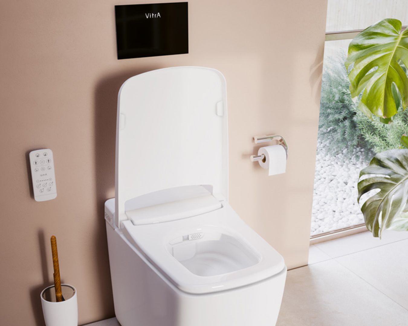 vitra Modernes Dusch-WC mit Fernbedienung und Blick ins Grüne.