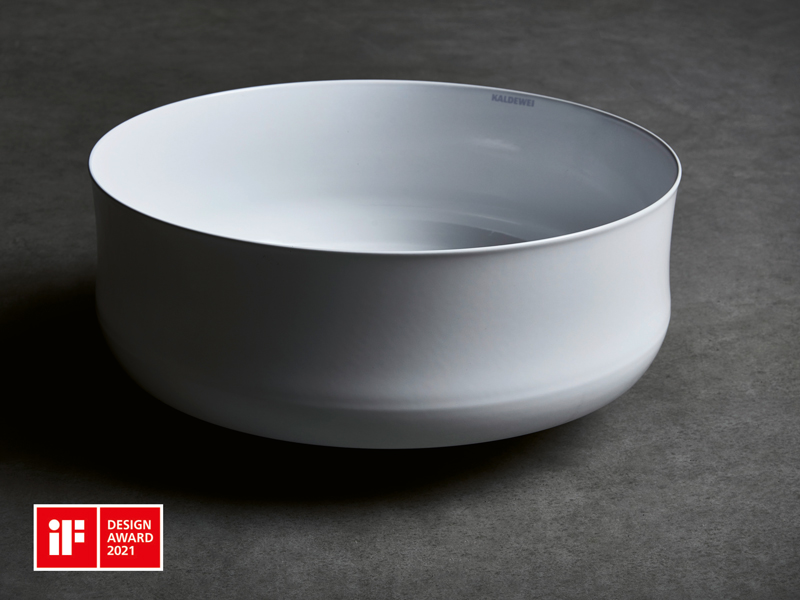 Weißes rundes Aufsatzwaschbecken auf dunklem Untergrund, Design Award 2021